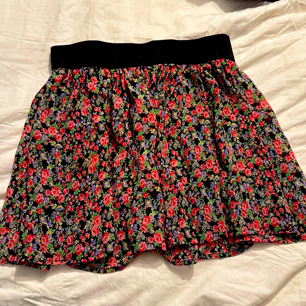 Beautiful floral Skirt mini size L